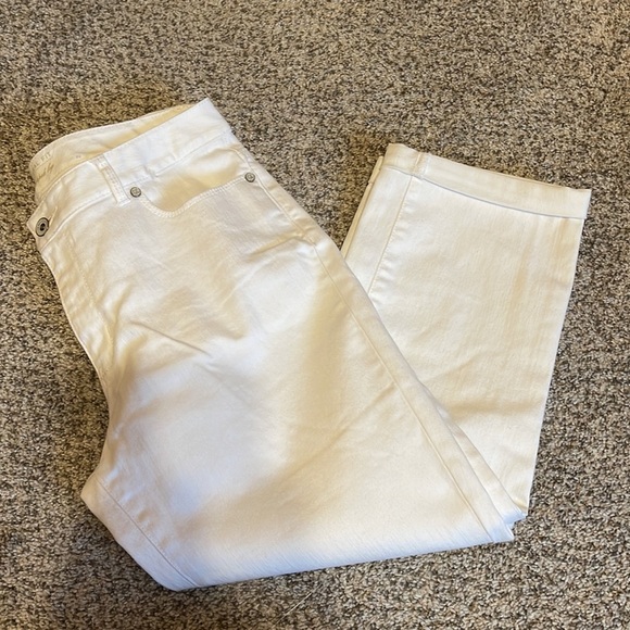 Coldwater Creek Pants - Coldwater Creek natural fit White Capri Jeans